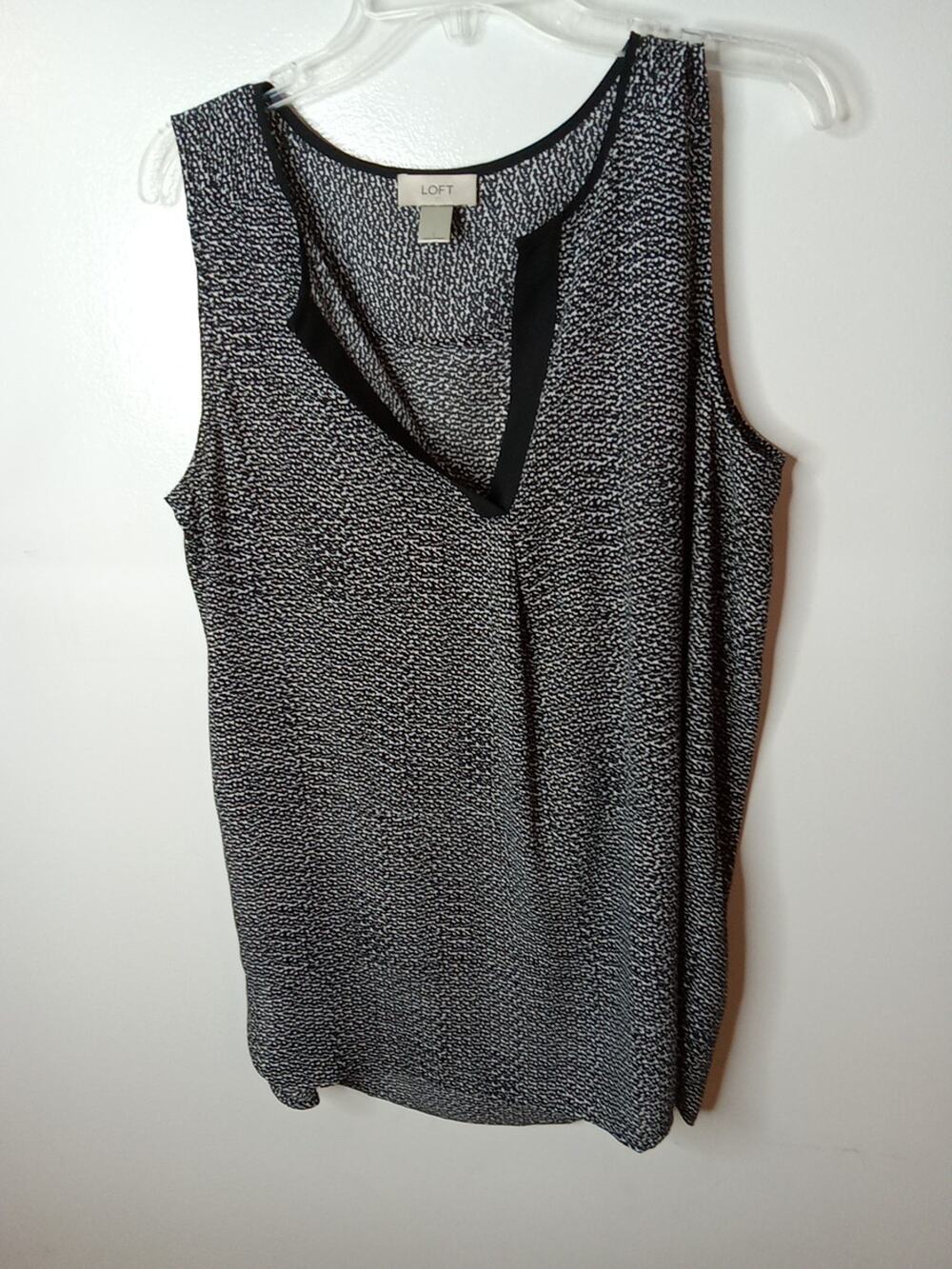 LOFT Women's Size Large Sleeveless Black and White V neck Blouse Office